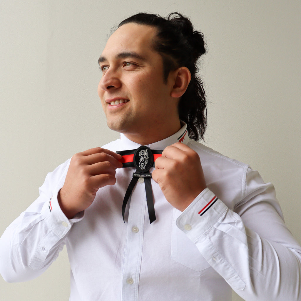 Brooch Bow Black, Mana Motuhake II – Nichola - Designs from Aotearoa